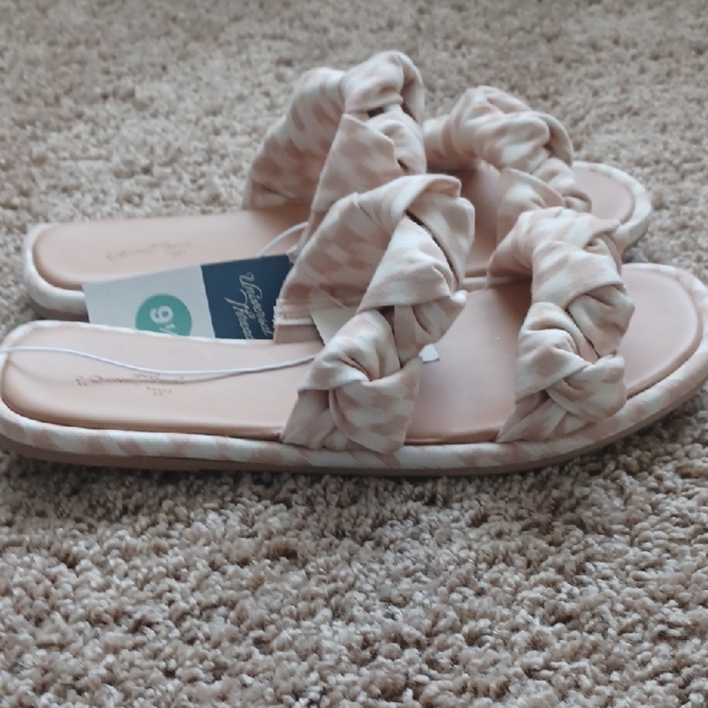 Universal Thread Ruffled Tan Slippers - Picture 2 of 3